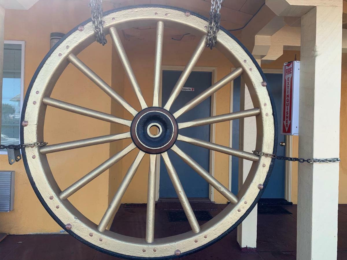 Wagon Wheel Salinas