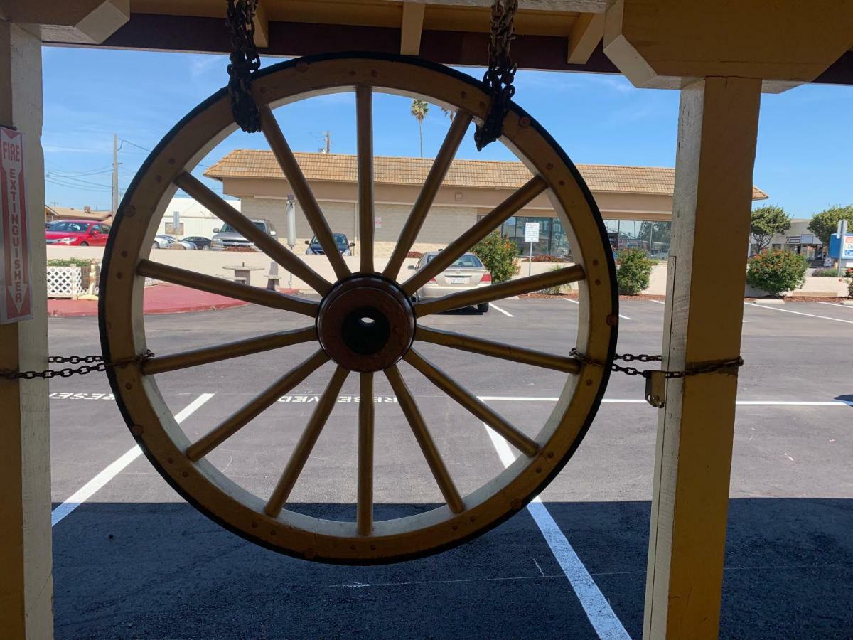 Motel Wagon Wheel